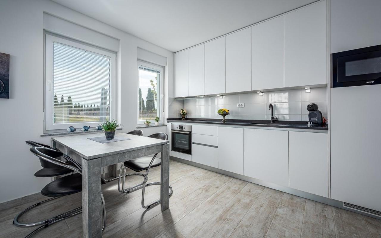 Sofia House With Apartment Umag Exterior foto